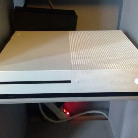 Xbox s - Picture 3 of 3